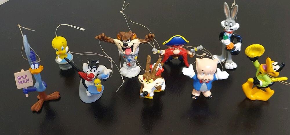 LOT OF 8 Vintage 1990 Looney Tunes Christmas Ornaments/Figures